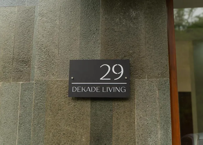 ホステル Dekade Living